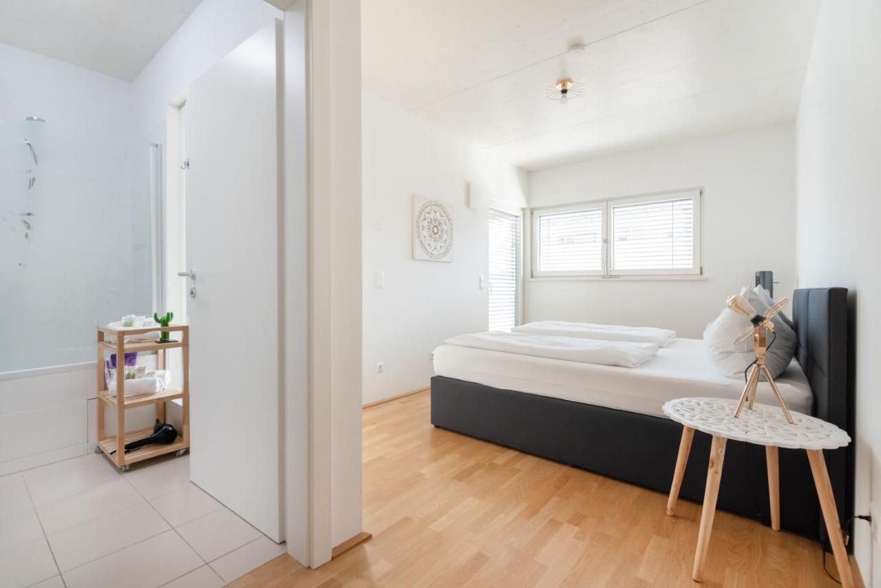 Helles, Neues Dg Apartment Mit Blick Zum Donauturm Wenen Buitenkant foto