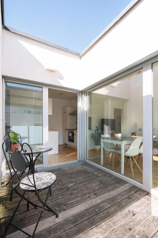 Helles, Neues Dg Apartment Mit Blick Zum Donauturm Wenen Buitenkant foto