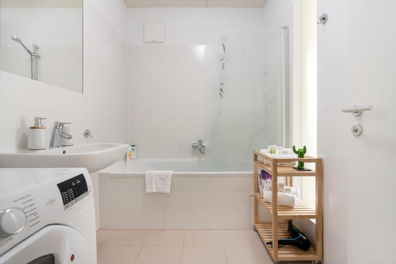 Helles, Neues Dg Apartment Mit Blick Zum Donauturm Wenen Buitenkant foto