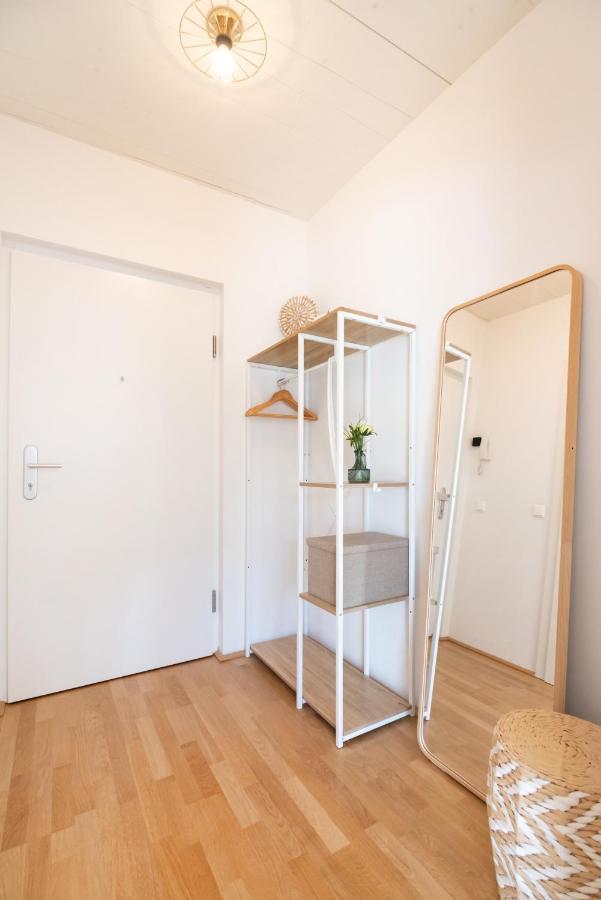 Helles, Neues Dg Apartment Mit Blick Zum Donauturm Wenen Buitenkant foto