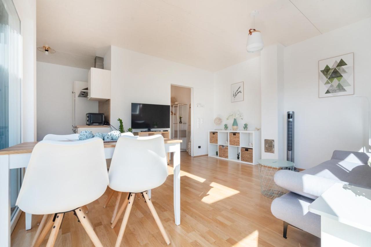 Helles, Neues Dg Apartment Mit Blick Zum Donauturm Wenen Buitenkant foto
