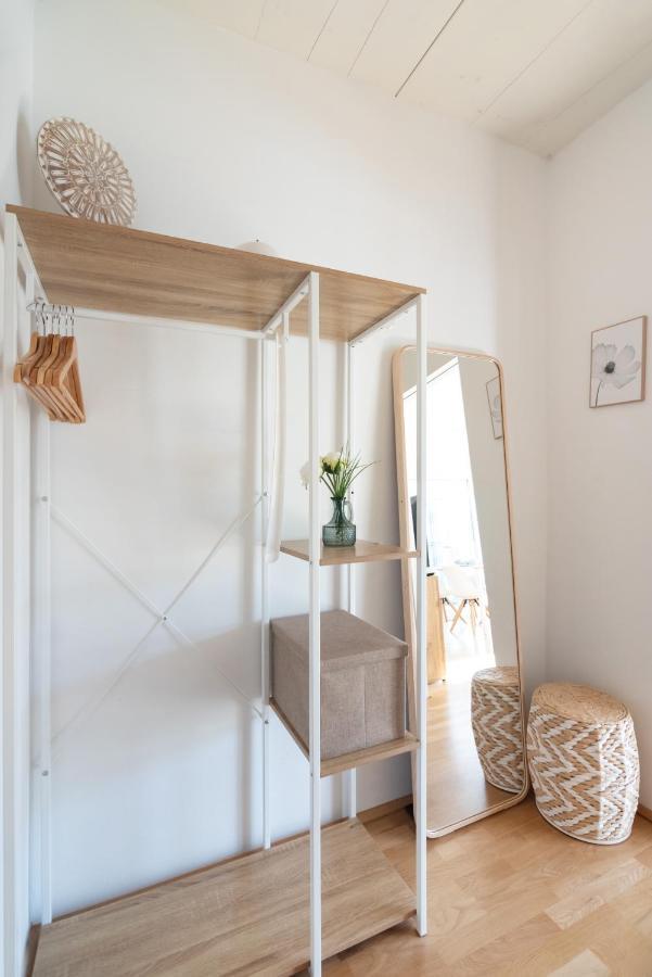 Helles, Neues Dg Apartment Mit Blick Zum Donauturm Wenen Buitenkant foto