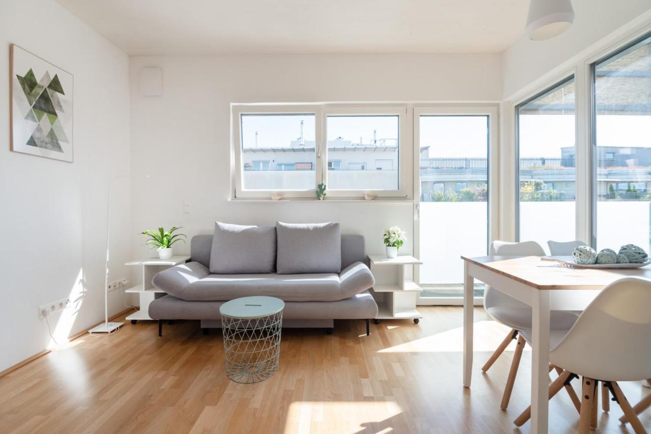 Helles, Neues Dg Apartment Mit Blick Zum Donauturm Wenen Buitenkant foto