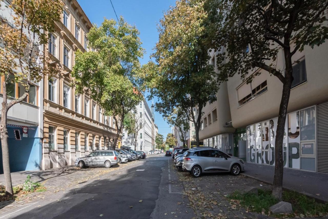 Helles, Neues Dg Apartment Mit Blick Zum Donauturm Wenen Buitenkant foto