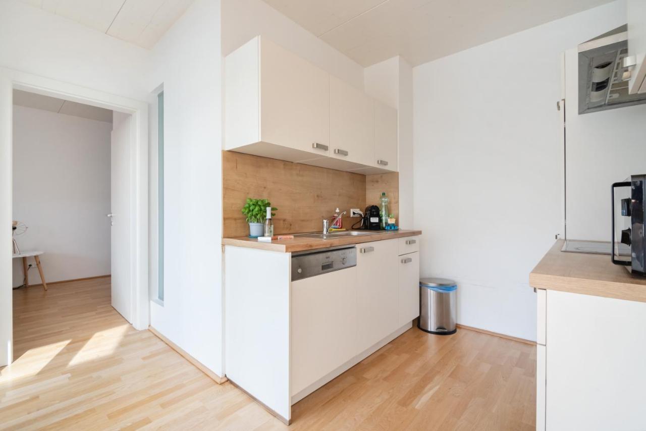 Helles, Neues Dg Apartment Mit Blick Zum Donauturm Wenen Buitenkant foto