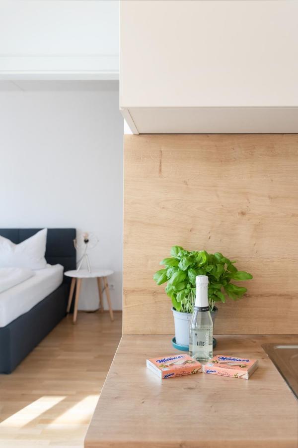 Helles, Neues Dg Apartment Mit Blick Zum Donauturm Wenen Buitenkant foto
