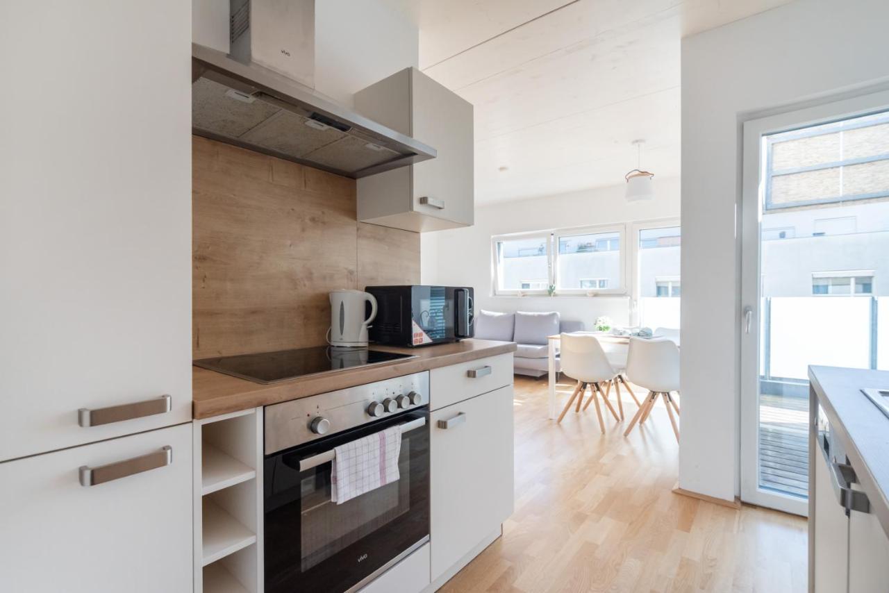 Helles, Neues Dg Apartment Mit Blick Zum Donauturm Wenen Buitenkant foto
