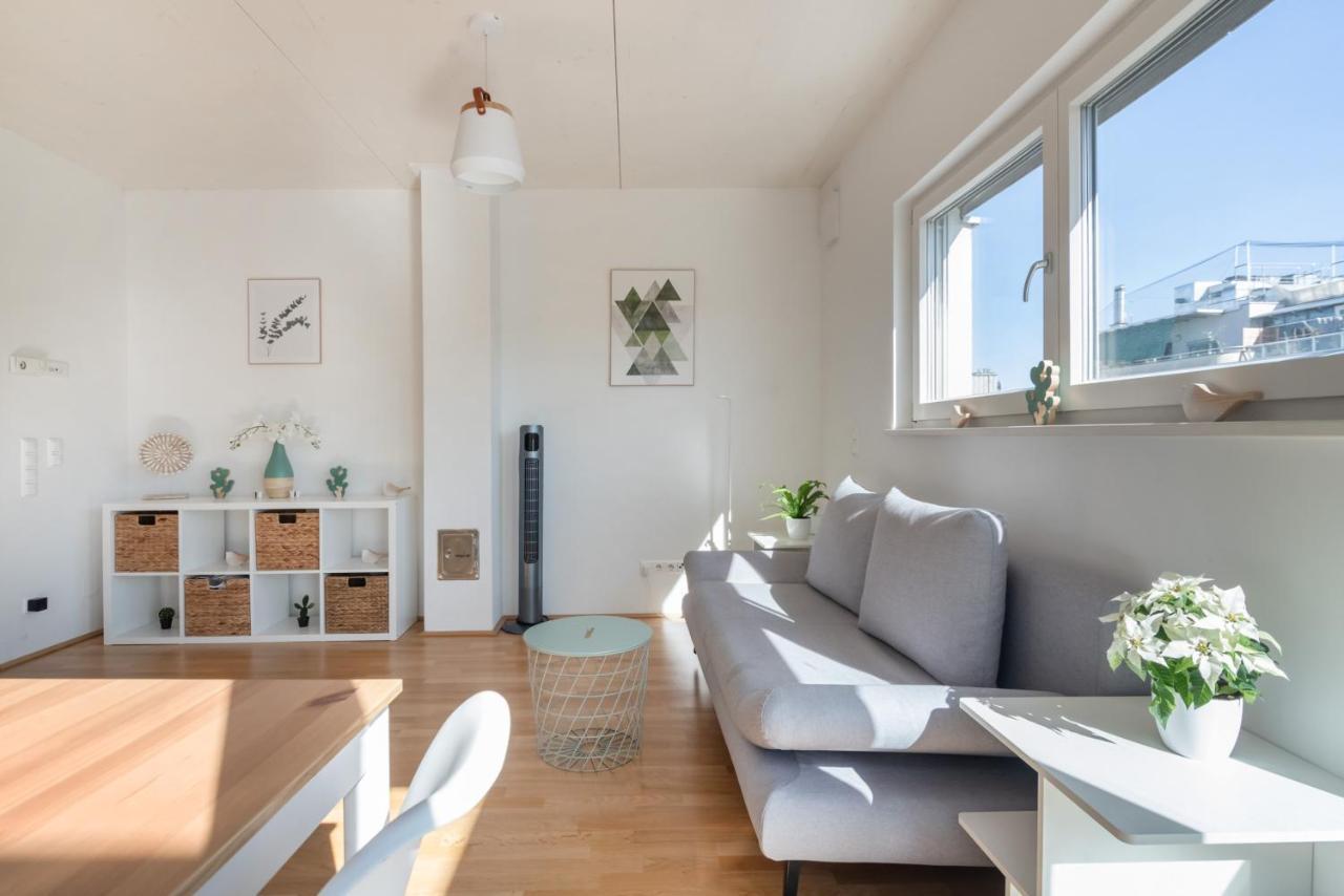 Helles, Neues Dg Apartment Mit Blick Zum Donauturm Wenen Buitenkant foto
