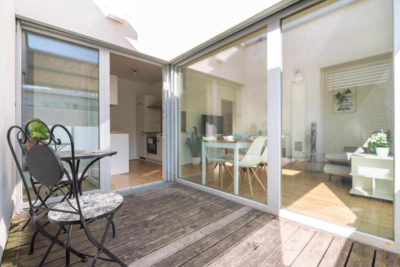 Helles, Neues Dg Apartment Mit Blick Zum Donauturm Wenen Buitenkant foto